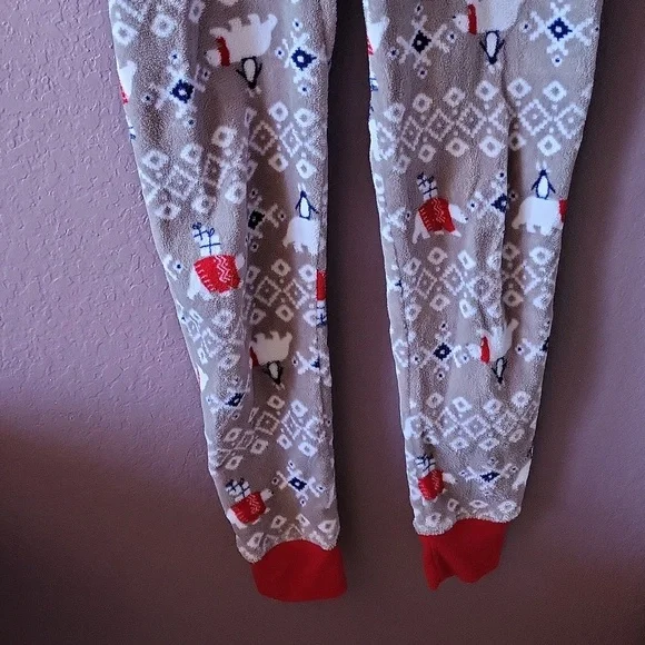 Matching Women's Polarbear Pajamas - Picture 6 of 17